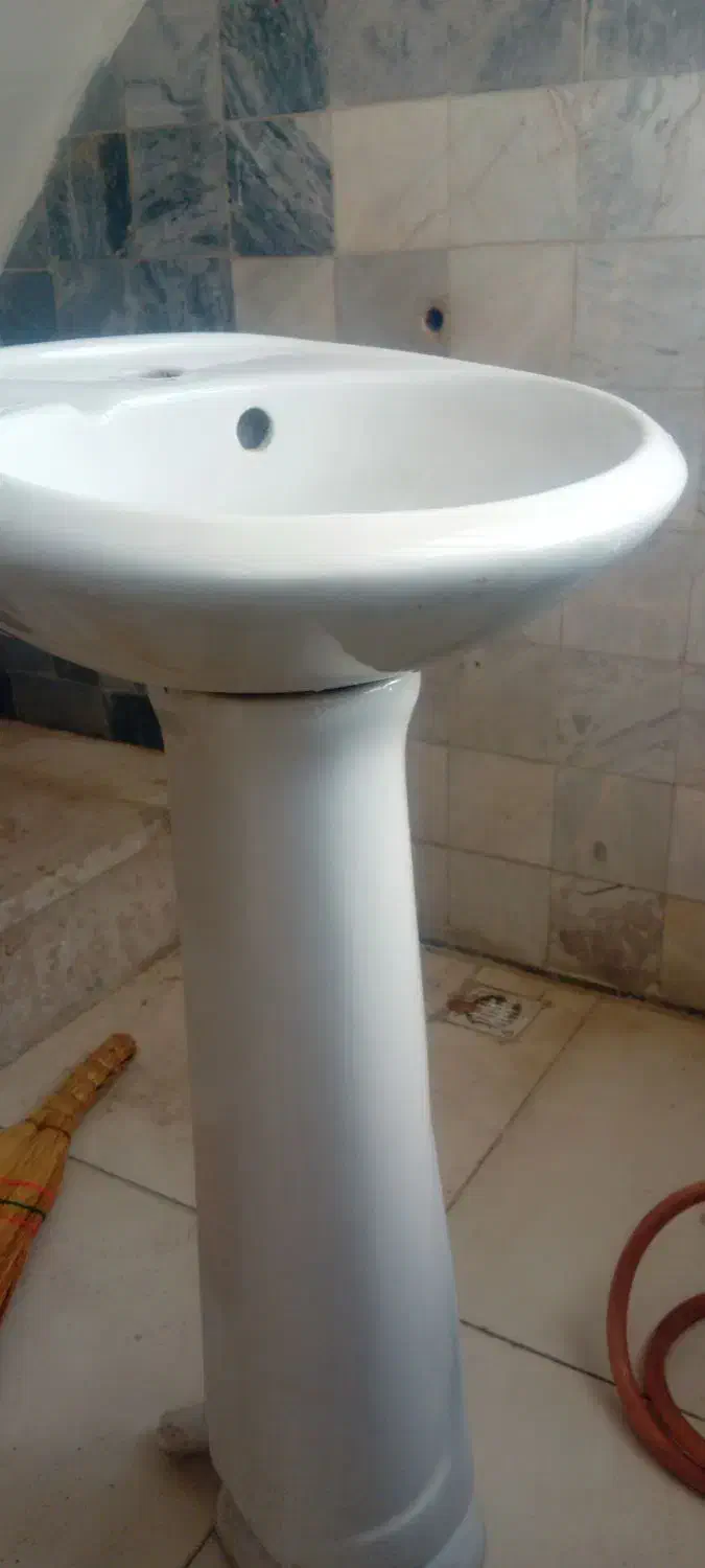 روشویی پایه دار|لوازم سرویس بهداشتی|ورامین, شهرک مدرس|دیوار