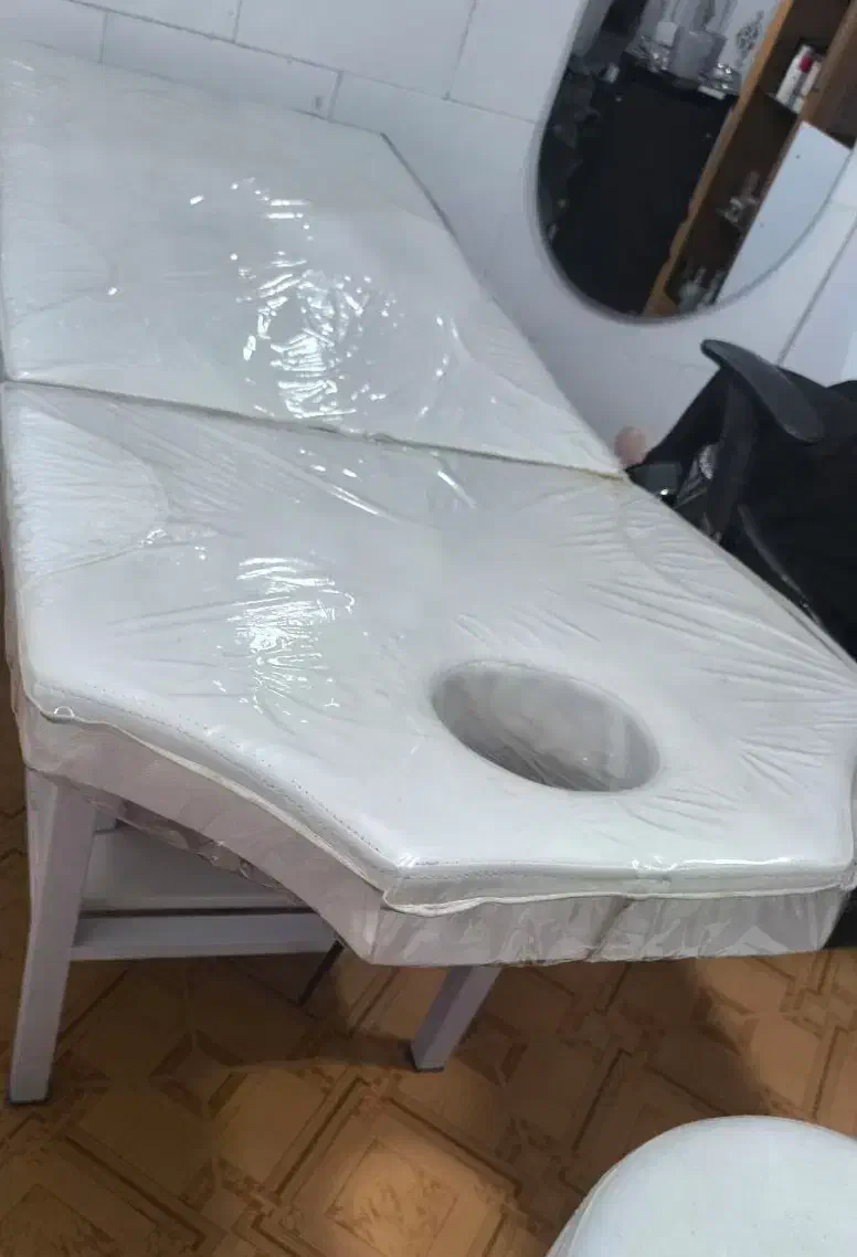 تخت فشیال ومژه کاری|آرایشگاه و سالن‌های زیبایی|خرم‌آباد, |دیوار