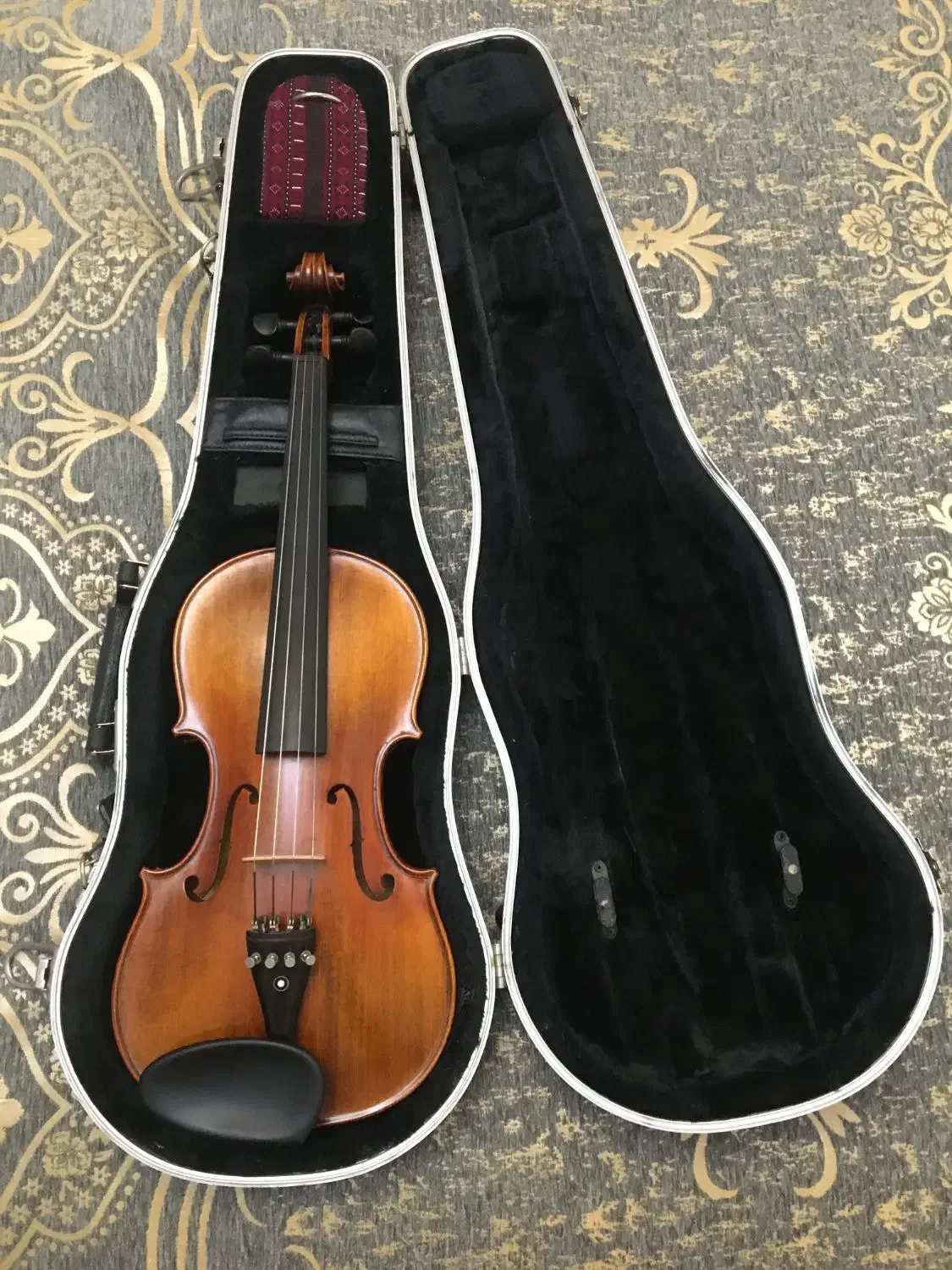 معاوضه با گیتار الحمبرا یا کویینکا|ویولن|تهران, یوسف‌آباد|دیوار