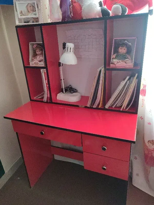 میز|میز تحریر و کامپیوتر|صدرا-فارس, فاز ۱|دیوار