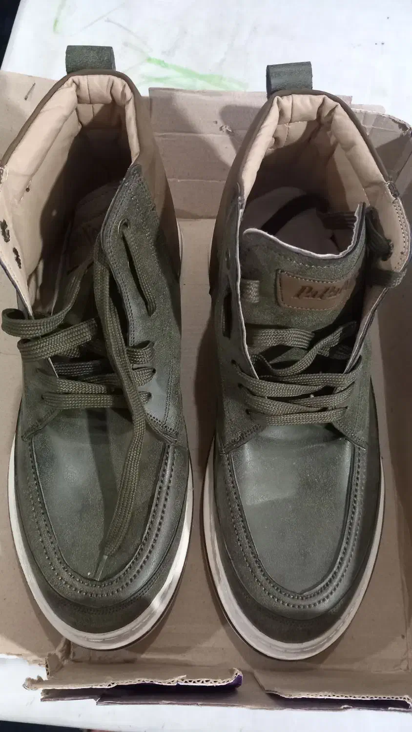 کفش|کیف، کفش، کمربند|رباط‌کریم, رباط‌کریم|دیوار