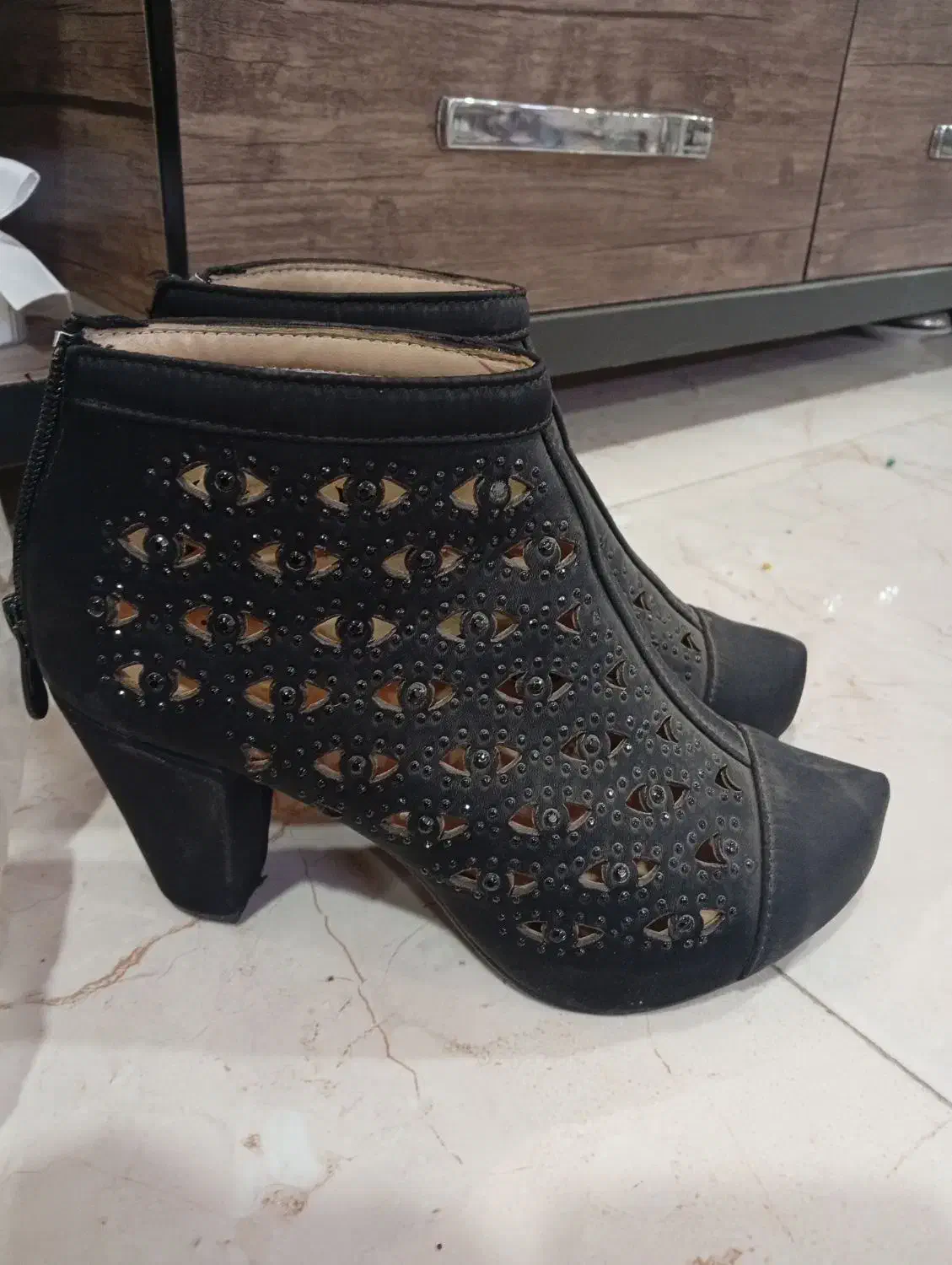 کفش|کیف، کفش، کمربند|محلات, |دیوار