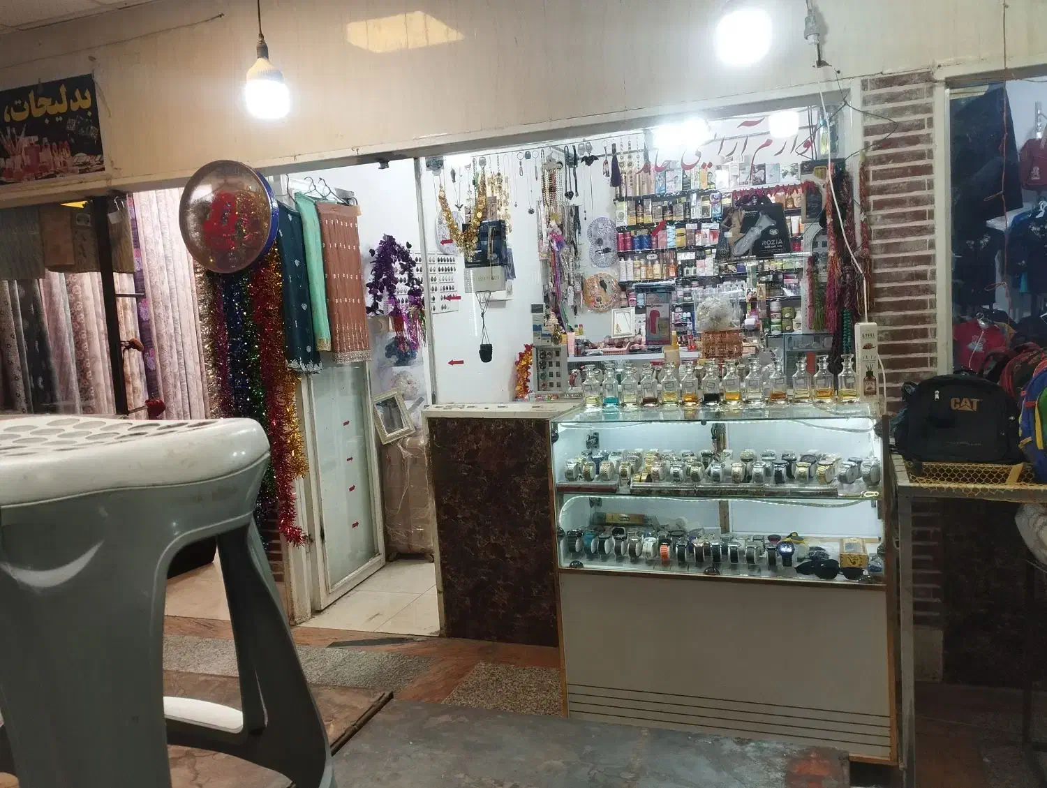 واگذاری مغازه با اجناس|اجارهٔ مغازه و غرفه|خاش, |دیوار