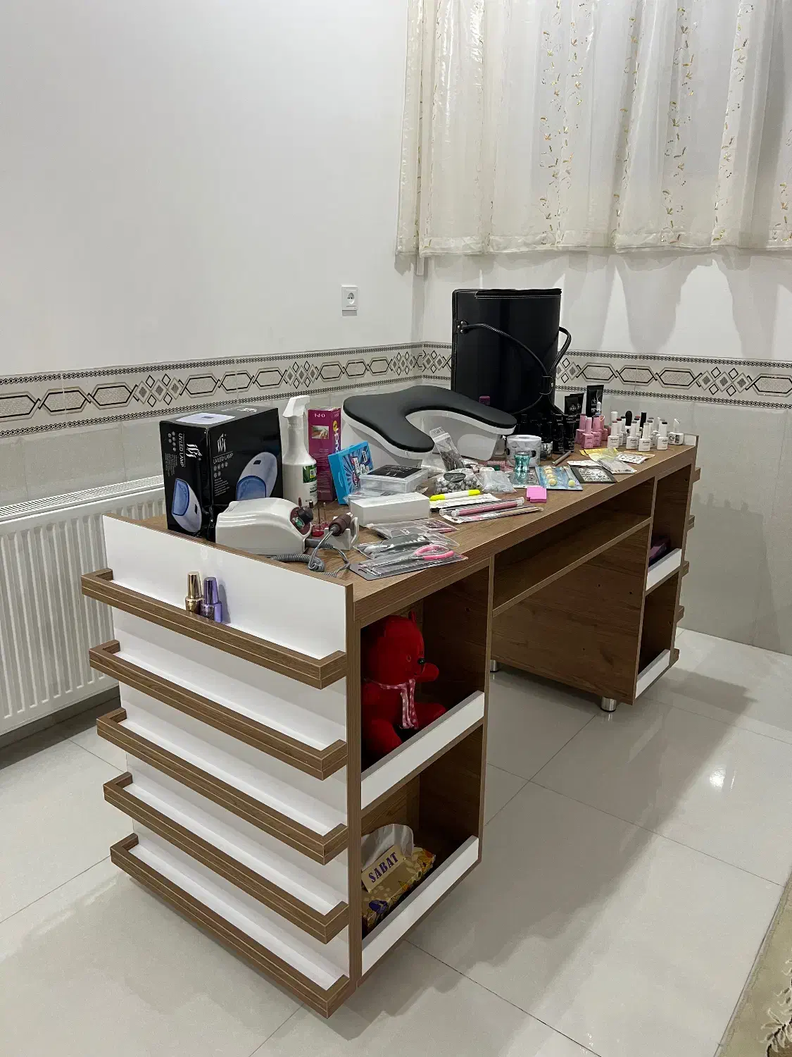 فروش وسایل و میز کاشت ناخن|آرایشگاه و سالن‌های زیبایی|یزد, |دیوار