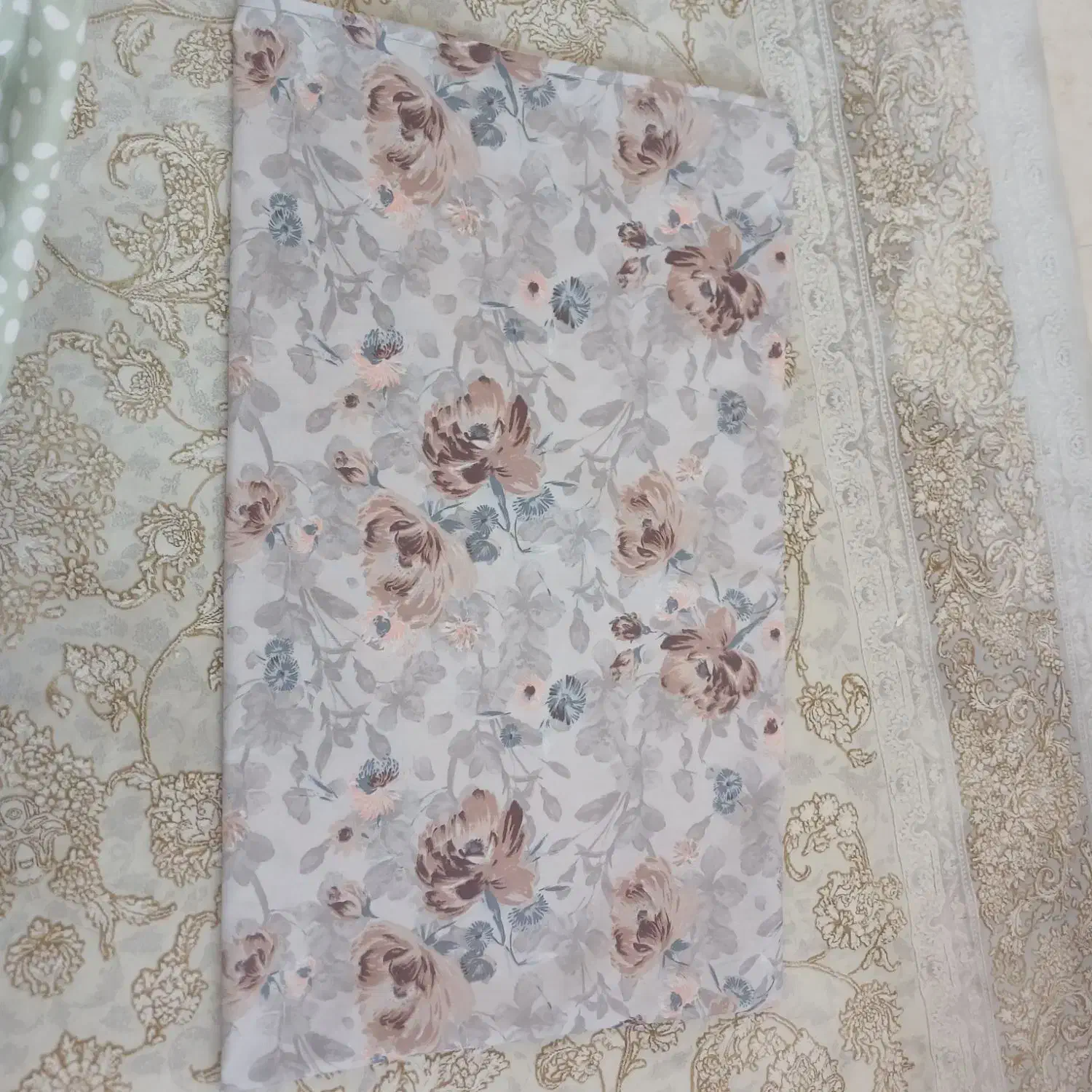 رو بالش رو تشک رو لحاف|رختخواب، بالش، پتو|مهاباد (آذربایجان غربی), |دیوار