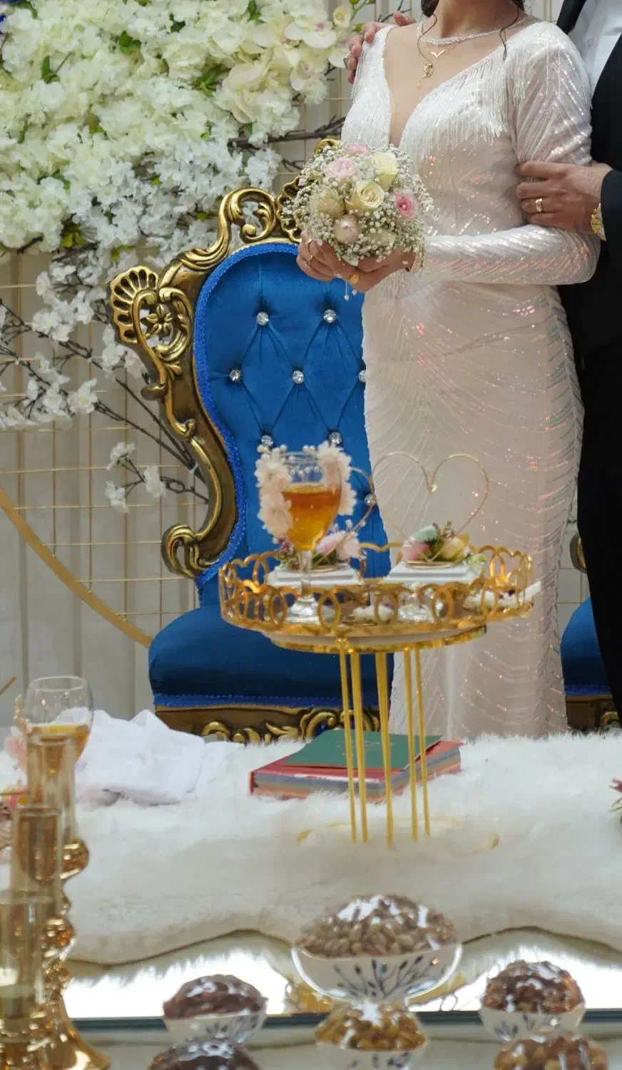 لباس مجلسی|لباس|رباط‌کریم, الارد|دیوار