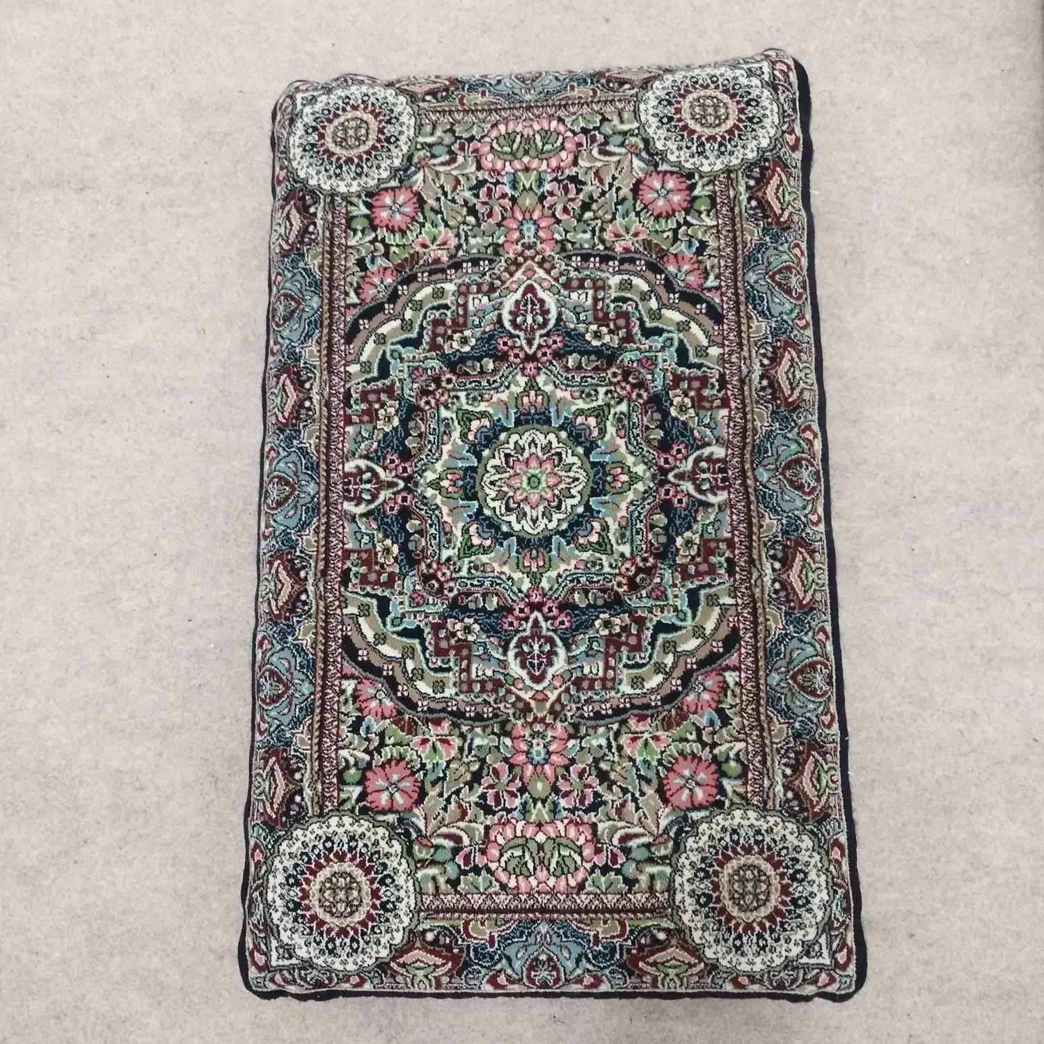 پشتی دست ساز|پشتی|سنندج, |دیوار