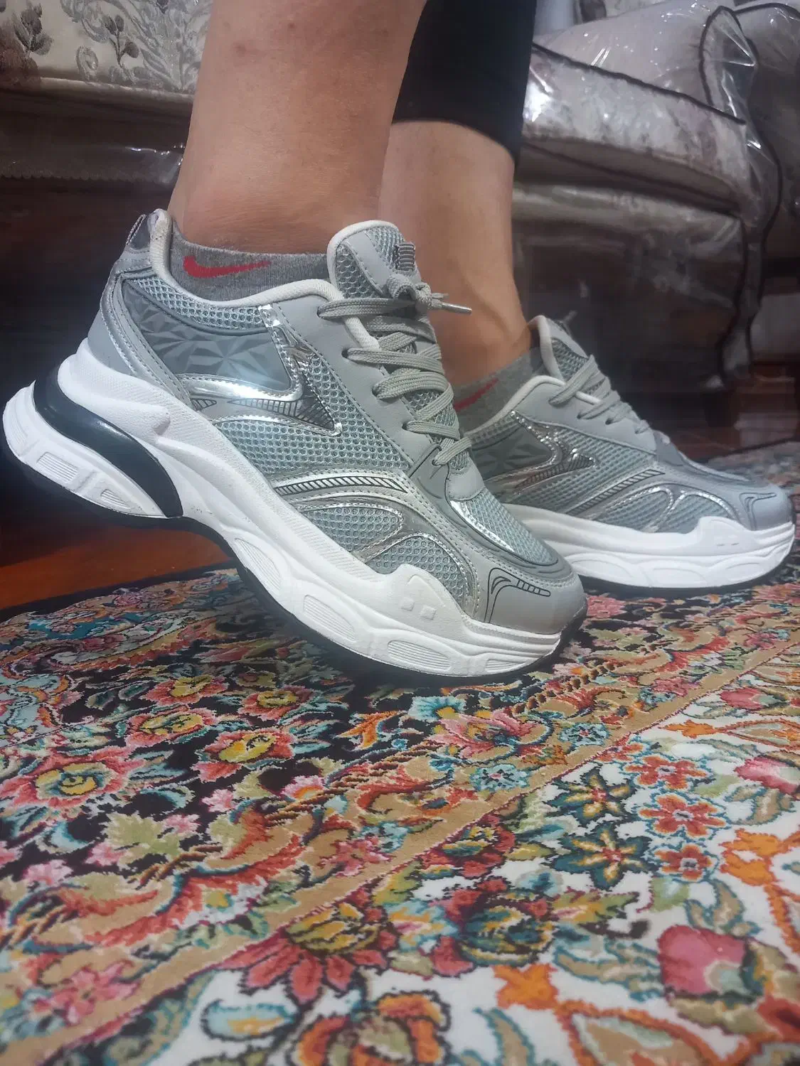 کتونی سایز ۳۹ آکبند جفتی ۷۵۰ هزار رنگ طوسی و مشکی|کیف، کفش، کمربند|اسلامشهر, شهرک لاله|دیوار