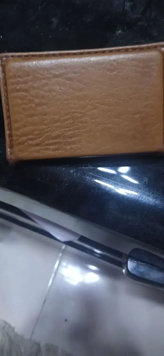 یک سری مدارک به نام اسحق ملاحی گم کردم|اشیا|رودان, |دیوار