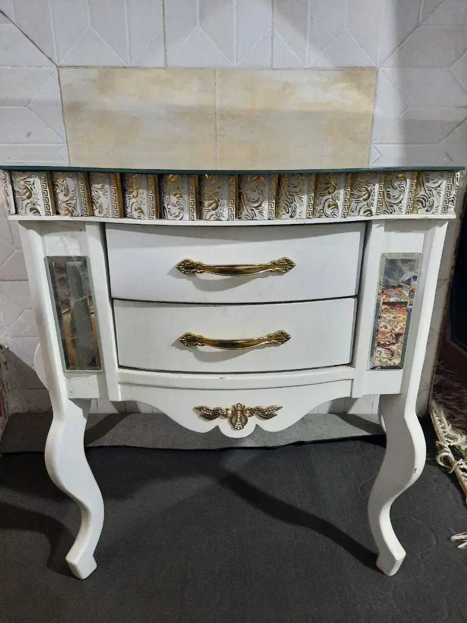 آینه ومیز|آینه|زابل, |دیوار