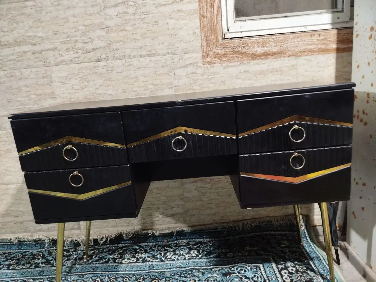 میز آرایش|آرایشگاه و سالن‌های زیبایی|سنگر, |دیوار