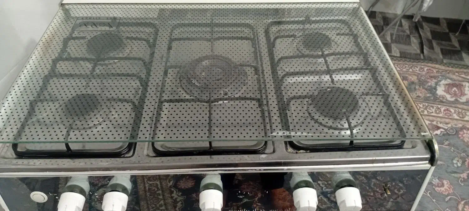 گاز  سالم تمیز فقط یه دونه شیشه مخواد|اجاق گاز و لوازم برقی پخت‌وپز|خمینی‌شهر, |دیوار