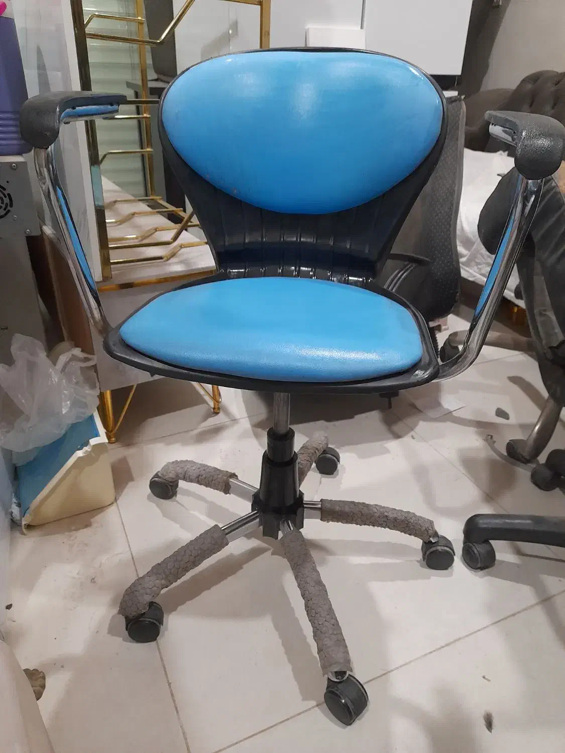 صندلی صدفی تمییز|مبلمان اداری|قم, انسجام|دیوار