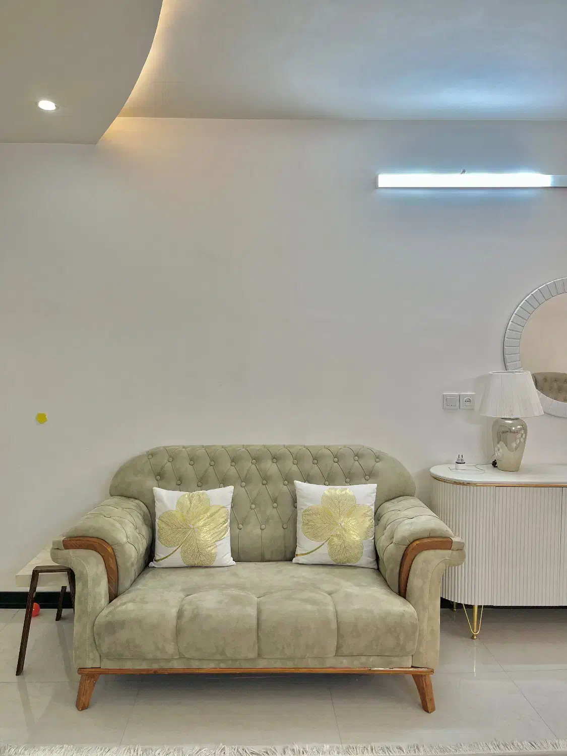 مبل هفت نفره با جلو مبلی‌ و سه عددمیز عسلی کاملانو|مبلمان خانگی و میز عسلی|بابل, |دیوار