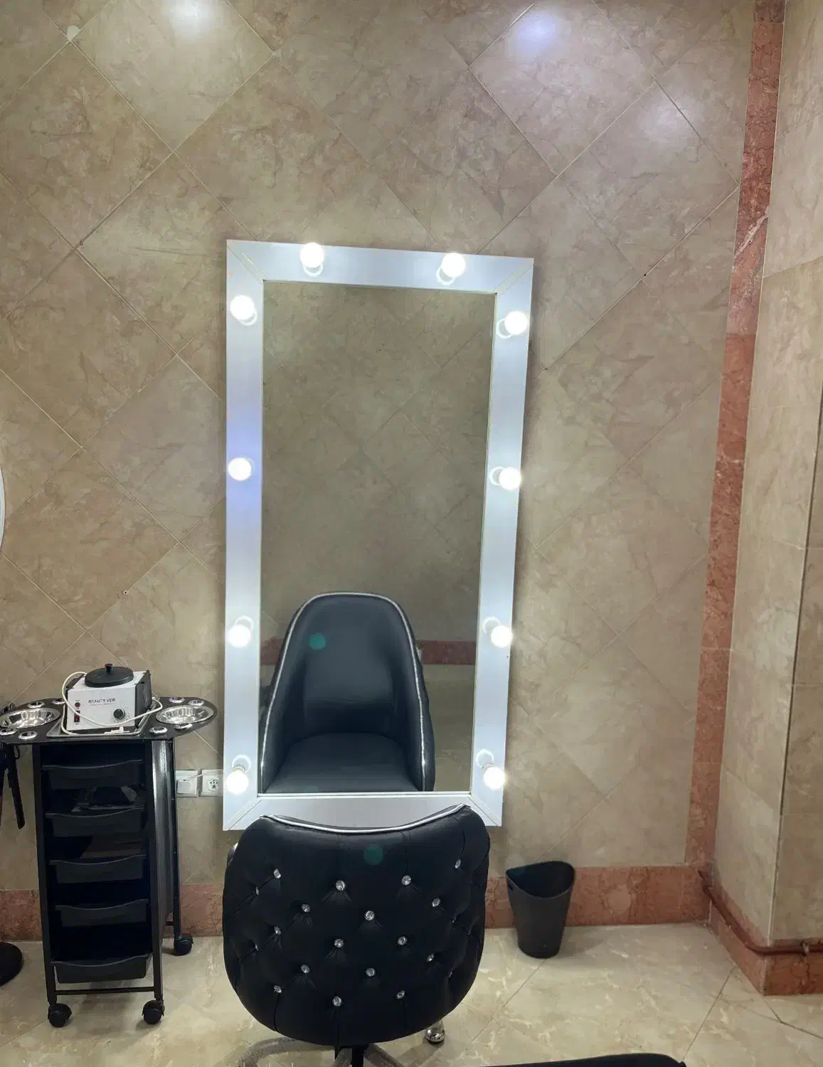 اجاره لاین های فعال سالن زیبایی|خدمات آرایشگری و زیبایی|رشت, باهنر|دیوار