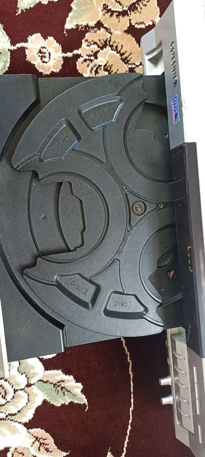 یک دستگاه دی وی دی و یک آنتن رومیزی به فروش میرسد|پخش‌کننده DVD و ویدیو|خنداب, |دیوار