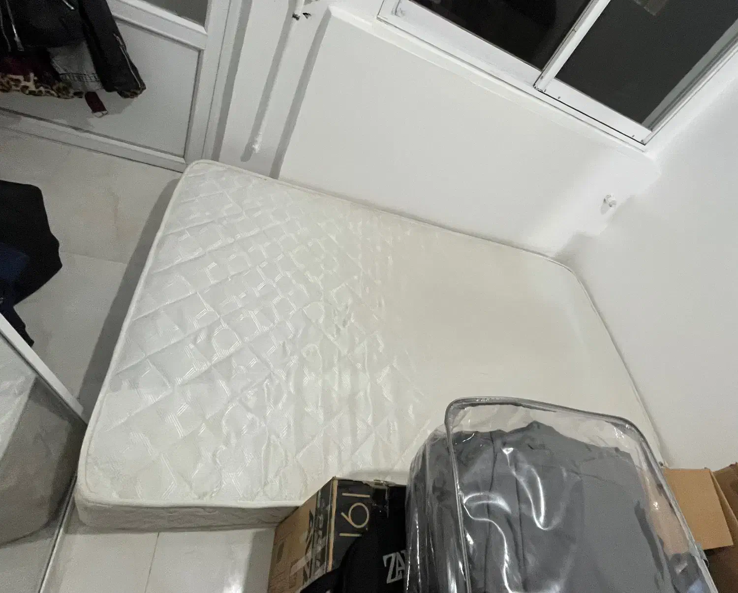 تخت با تشک یک نیم متری|تخت و صندلی بچه|قائمشهر, |دیوار