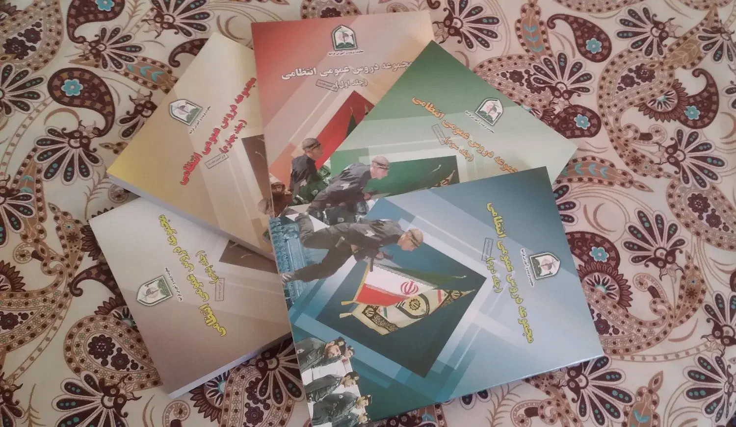 فروش کتاب های نظامی|فعالیت داوطلبانه|خمین, |دیوار