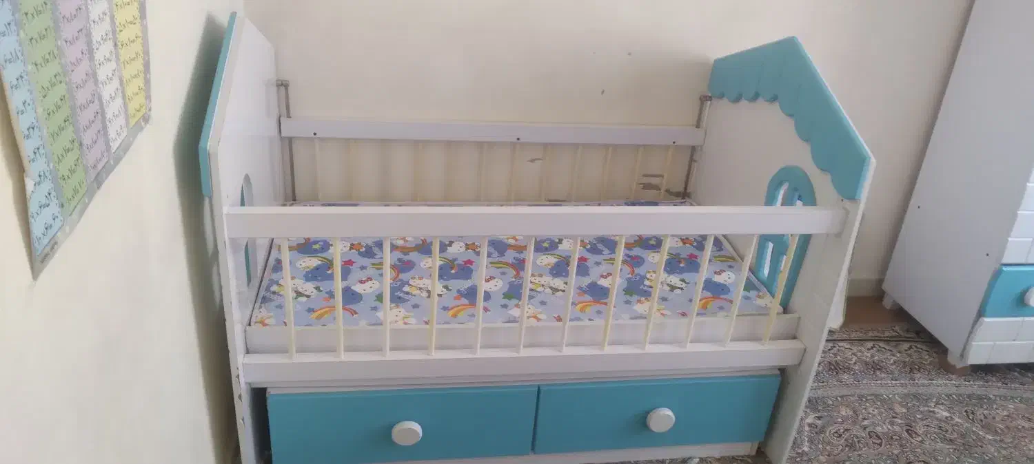 لوازم منزل،ست تخت ننو دار و کمد ،بوفه وساعت دیواری|تخت و سرویس خواب|پرند, فاز ۵|دیوار