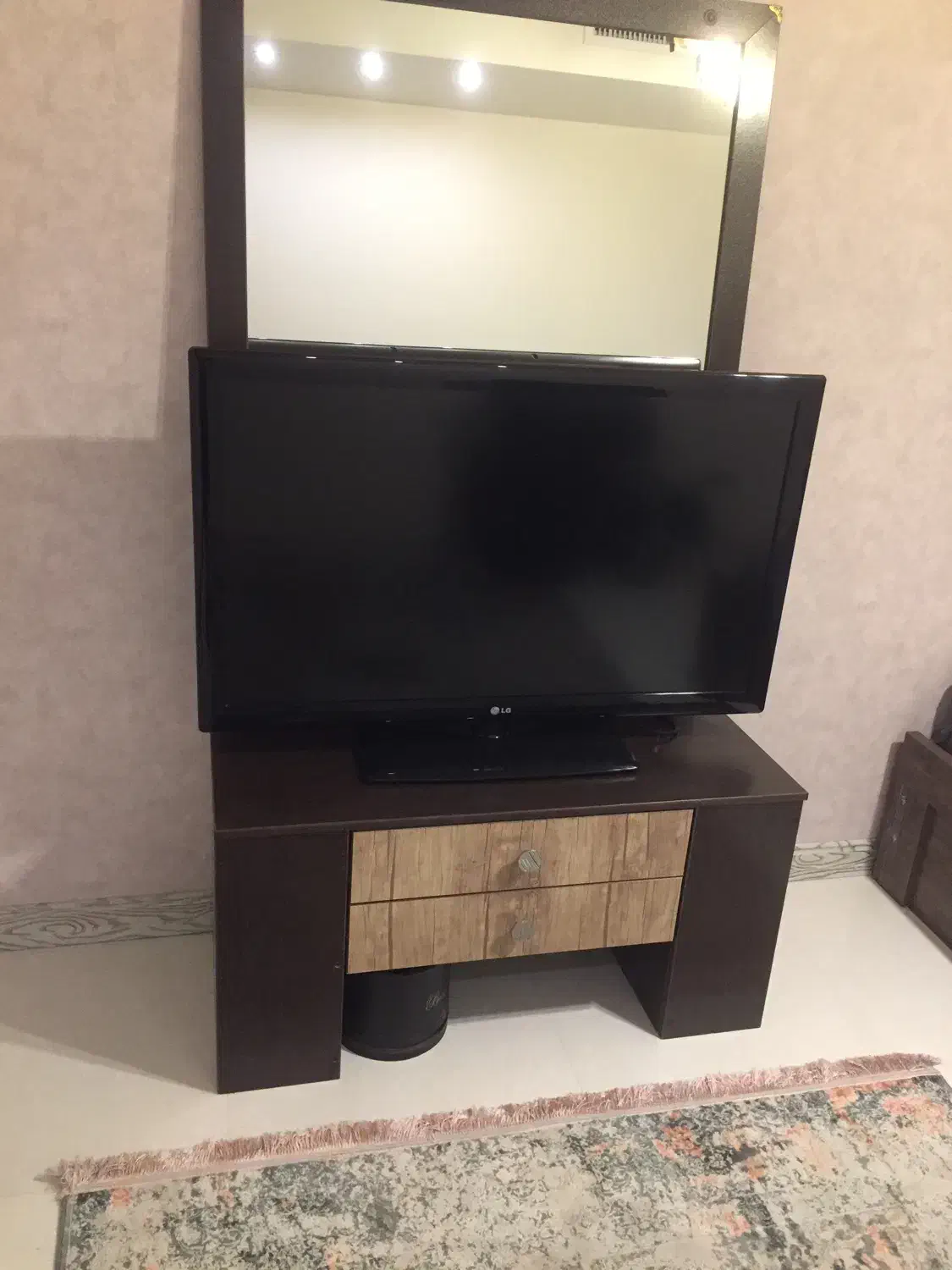 ال سی دی    ال جی    ۴۲ اینچ|تلویزیون و پروژکتور|شاهین‌شهر, فردوسی|دیوار