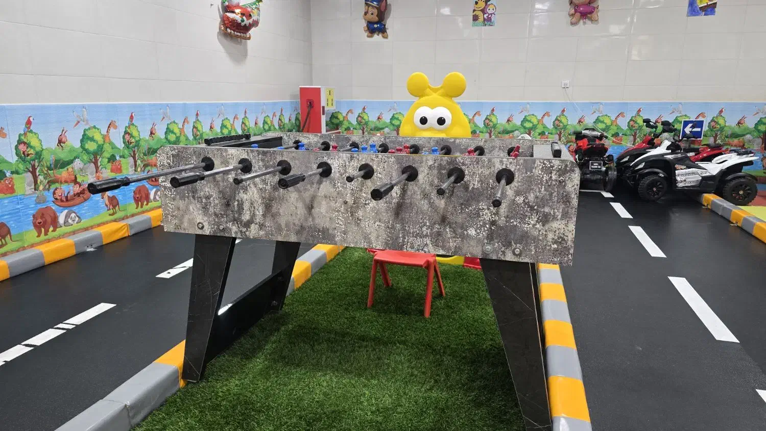 فوتبال دستی پایه دار|ورزشهای توپی|صدرا-فارس, فاز ۱|دیوار