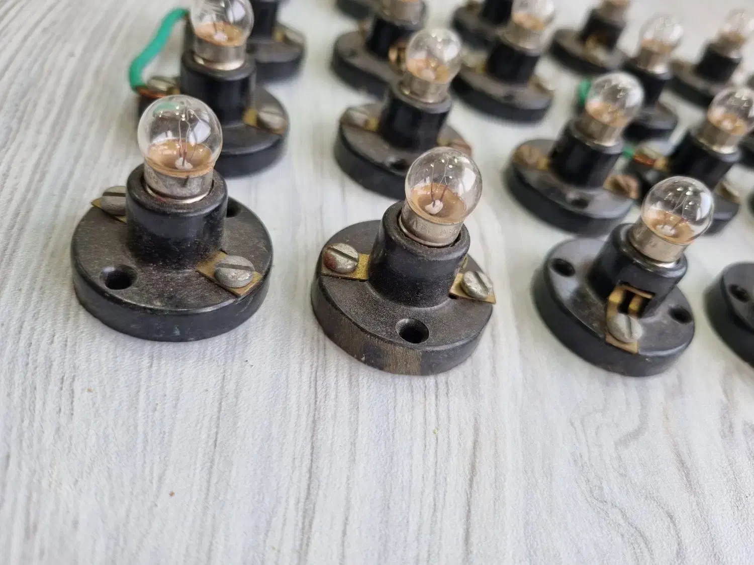 لامپ و سرپیچ سالم آلمانی|لامپ و چراغ|رشت, پارک شهر|دیوار