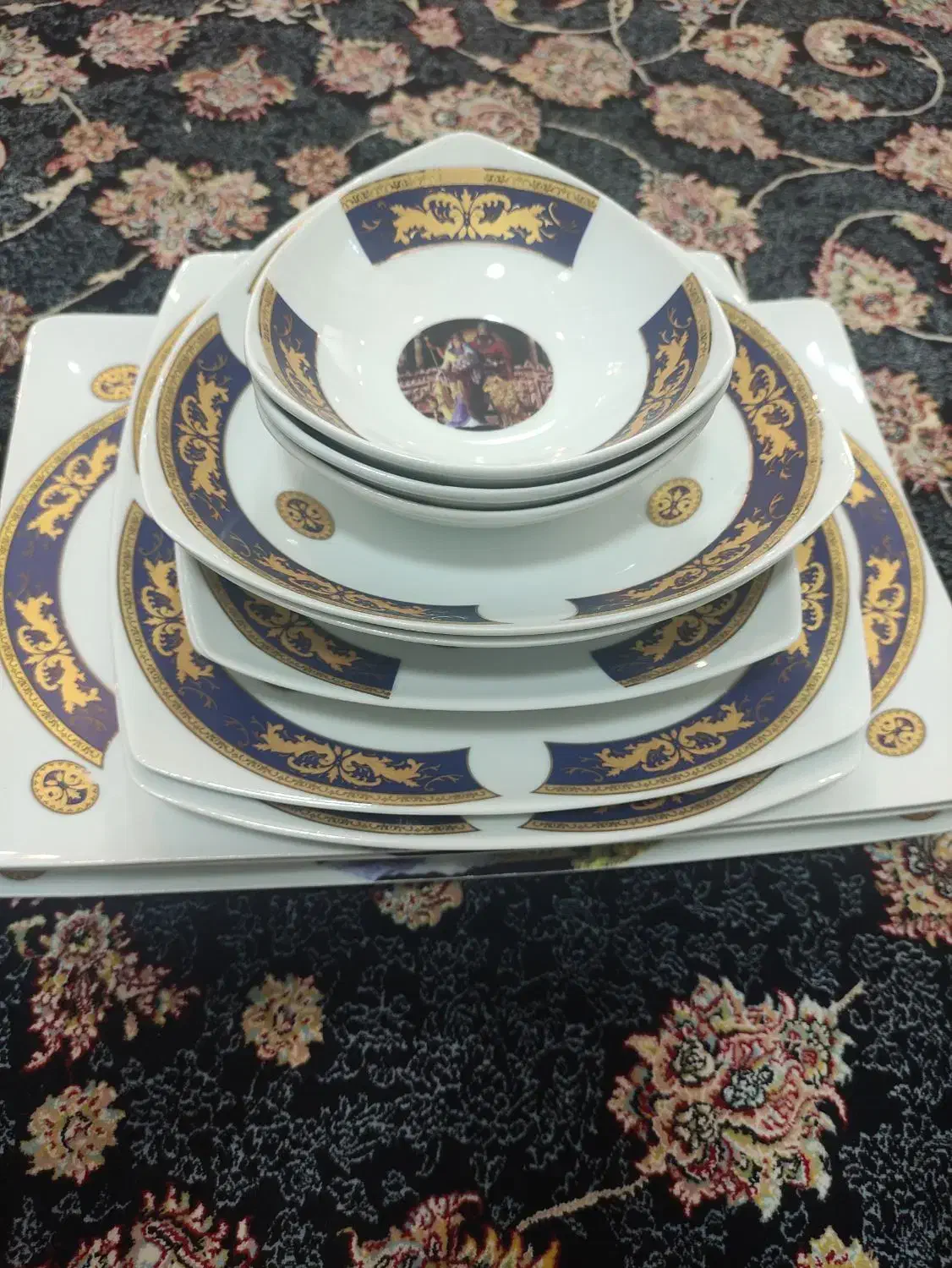 سرویس چینی 24نفره ایتالیا|ظروف سرو و پذیرایی|بهارستان, |دیوار