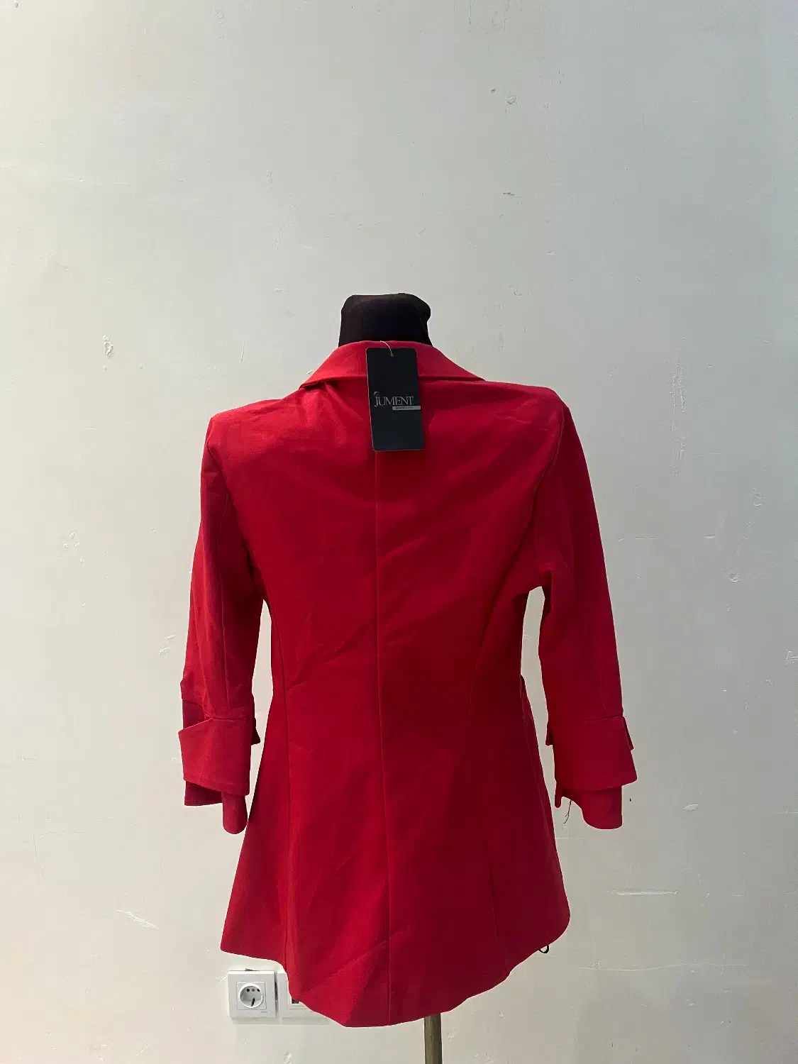 کت صورتی|لباس|شهریار, شهریار|دیوار