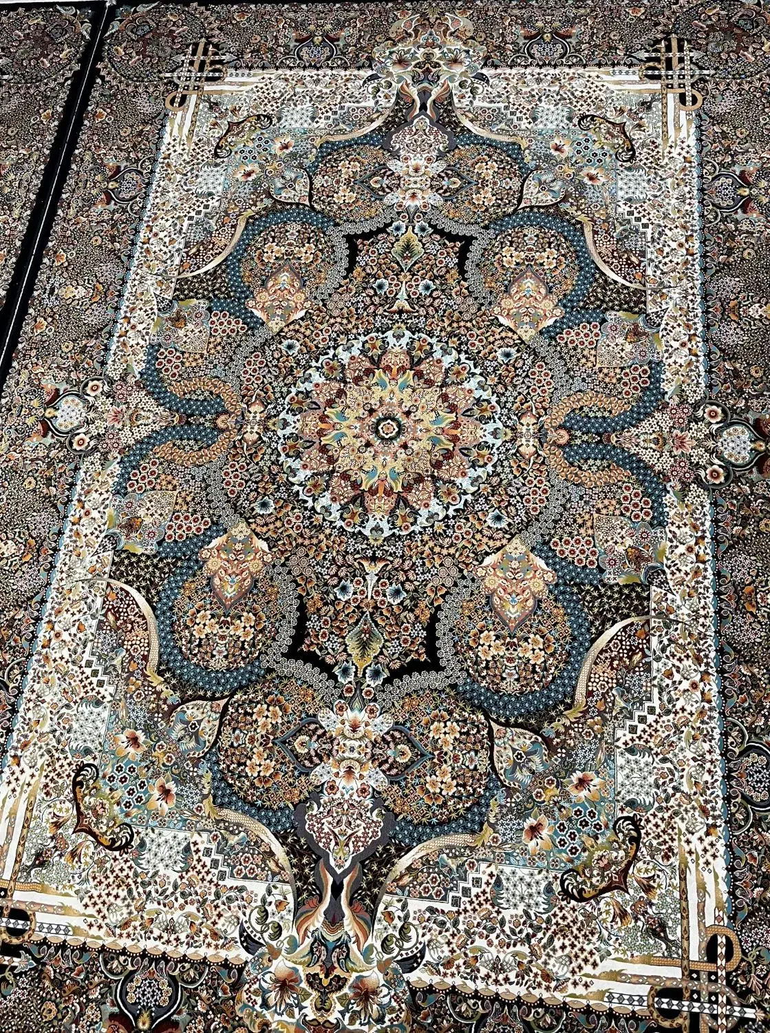 فرش ۹ متری ۱۰۰۰شانه ابریشم کارشده|فرش|رشت, چله خانه|دیوار