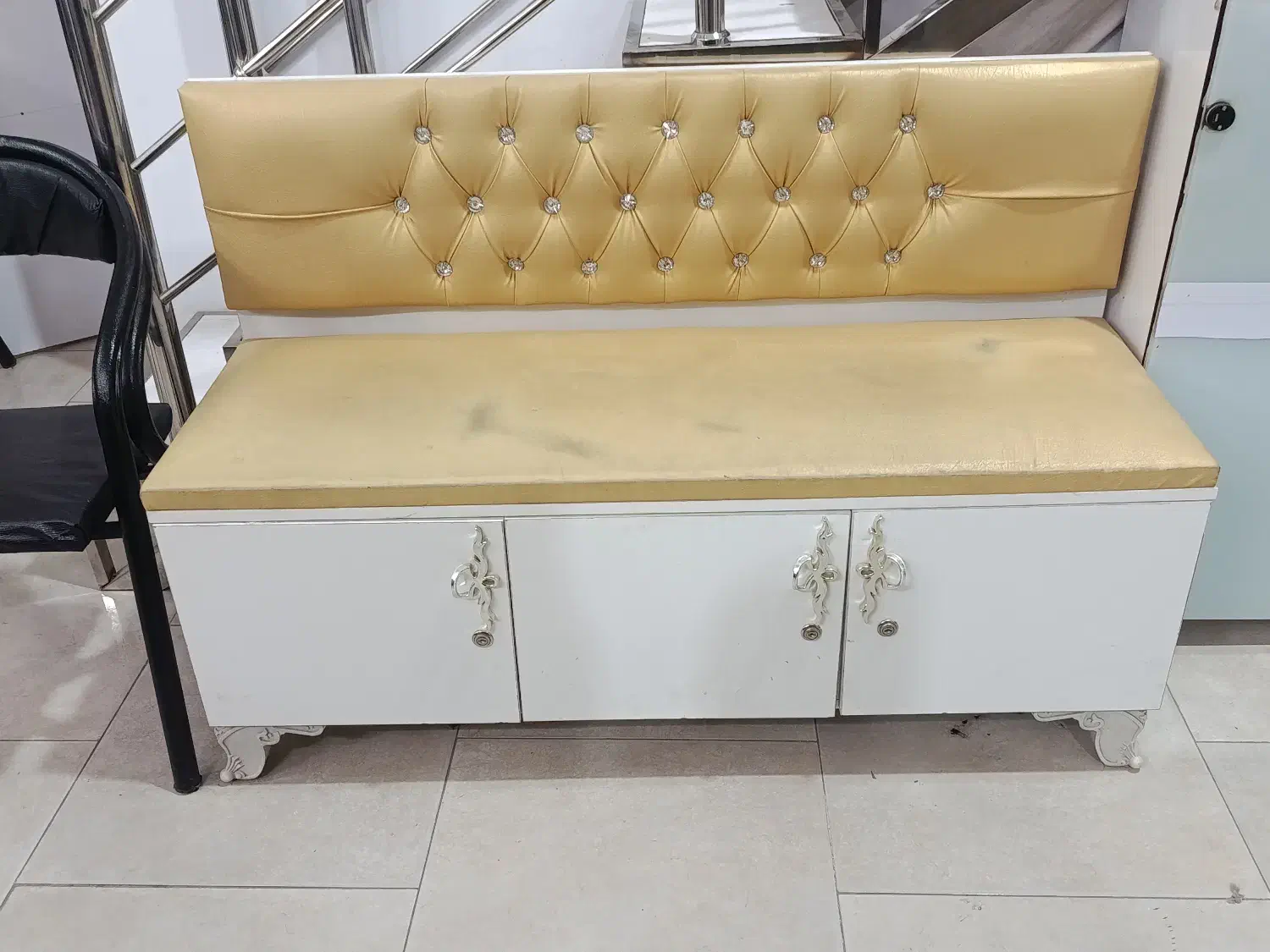 دکور آرایشگاه به خاطر تغییر دکوراسیون|آرایشگاه و سالن‌های زیبایی|شاهرود, |دیوار