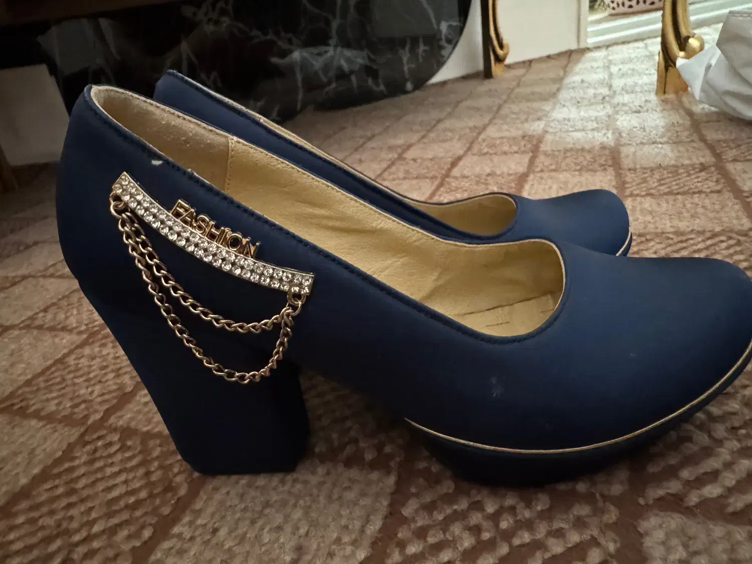 تعدادی کفش|کیف، کفش، کمربند|سبزوار, هویزه|دیوار