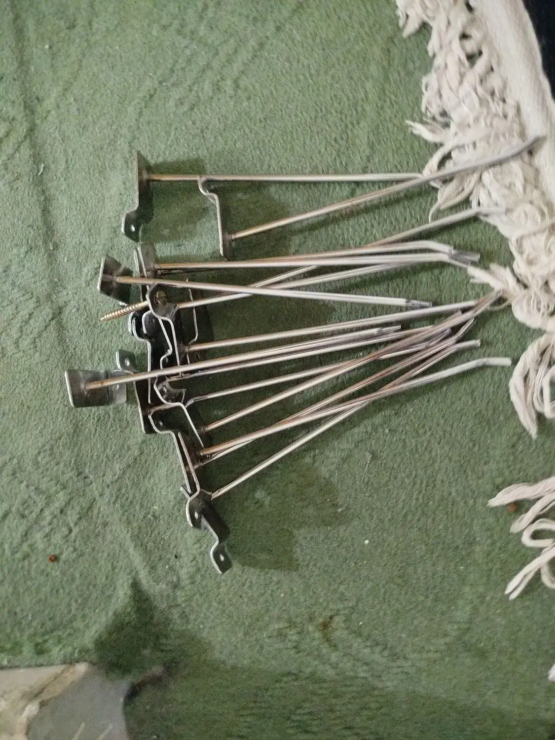 گیره رگال دکور|فروشگاه و مغازه|فولادشهر, B4|دیوار