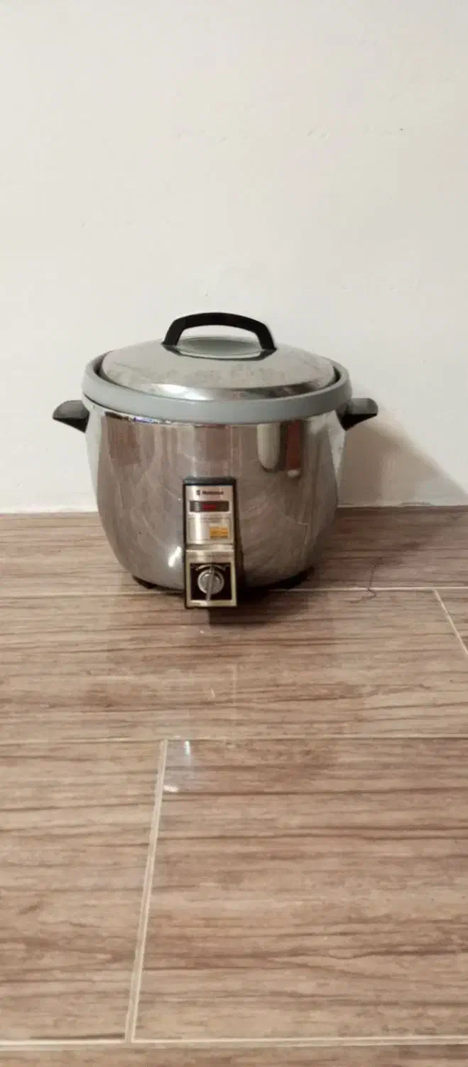 دو عدد پلوپز|ظروف پختوپز|آستانه اشرفیه, |دیوار