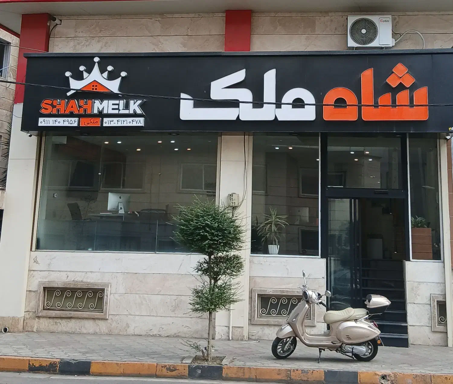 استخدام منشی|استخدام اداری و مدیریت|لاهیجان, شیشه گران|دیوار