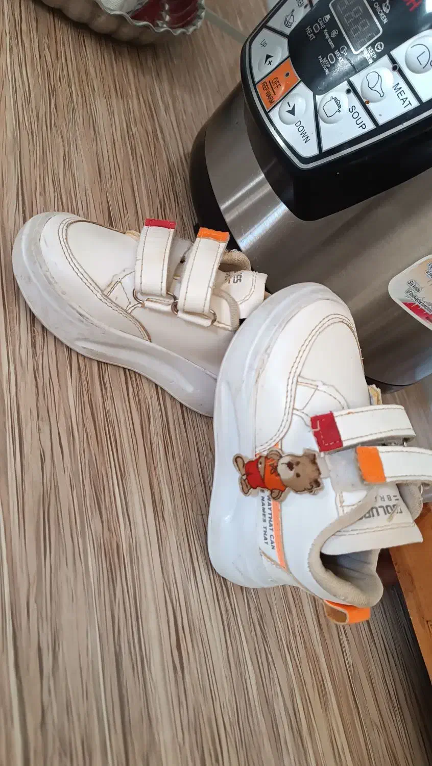 کاپشن خارجی  و کفش|کفش و لباس بچه|نورآباد, |دیوار