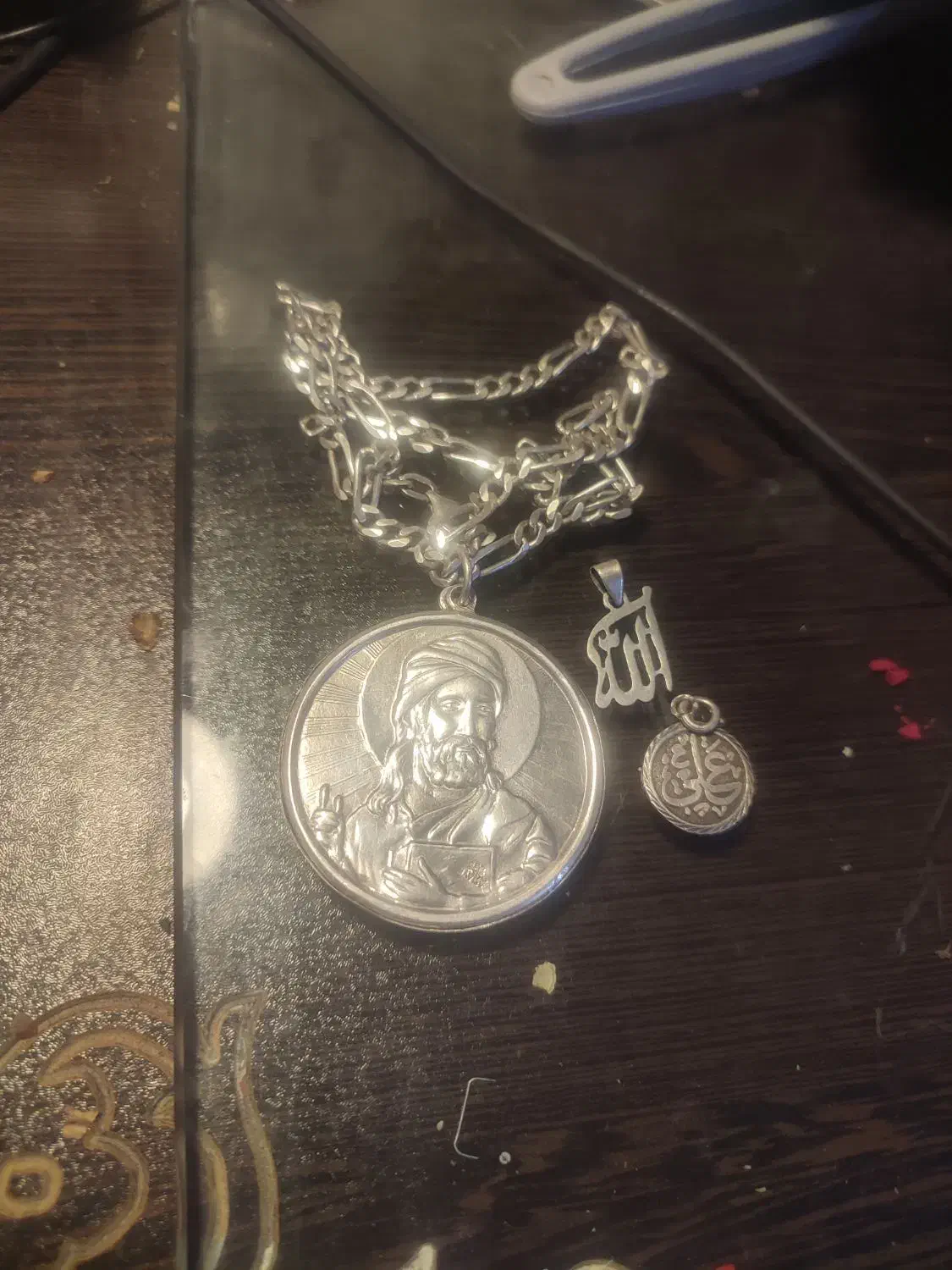 شمایل با زنجیر نقره|جواهرات|نیشابور, شهرک اندیشه|دیوار