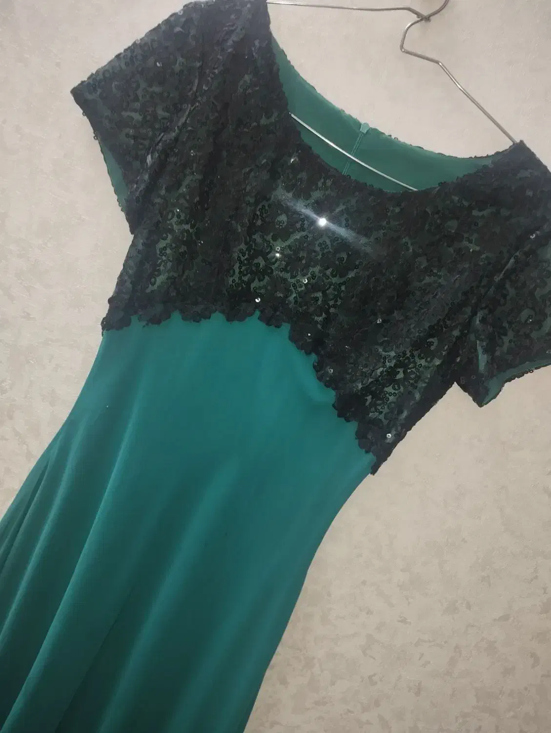 لباس مجلسی|لباس|ری, فیروزآبادی|دیوار