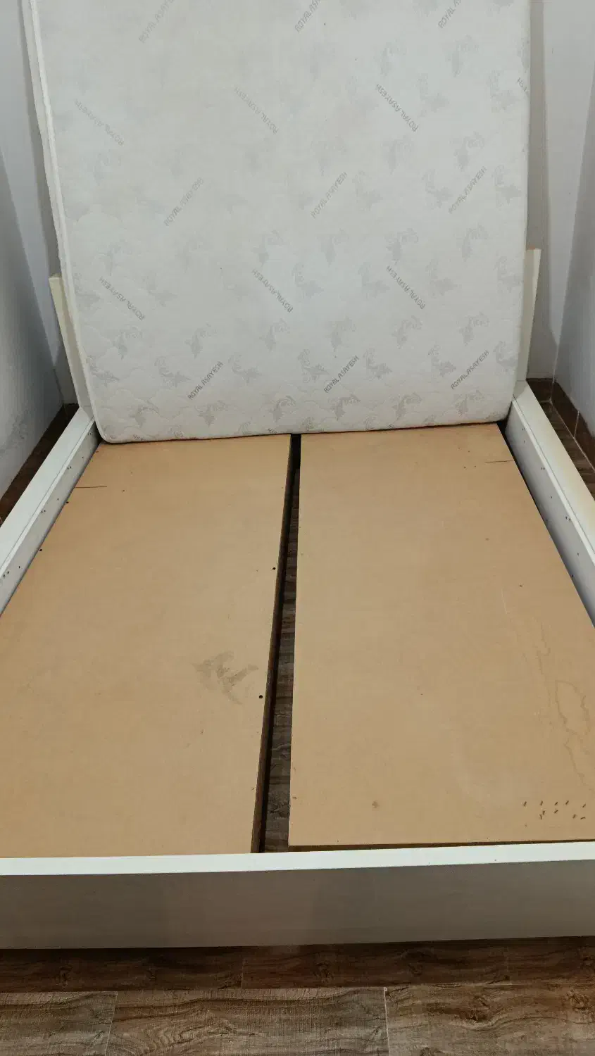 تخت خواب دونفره و میز کناراش، ام دی اف آی گلاس|تخت و سرویس خواب|چهاردانگه (تهران), |دیوار