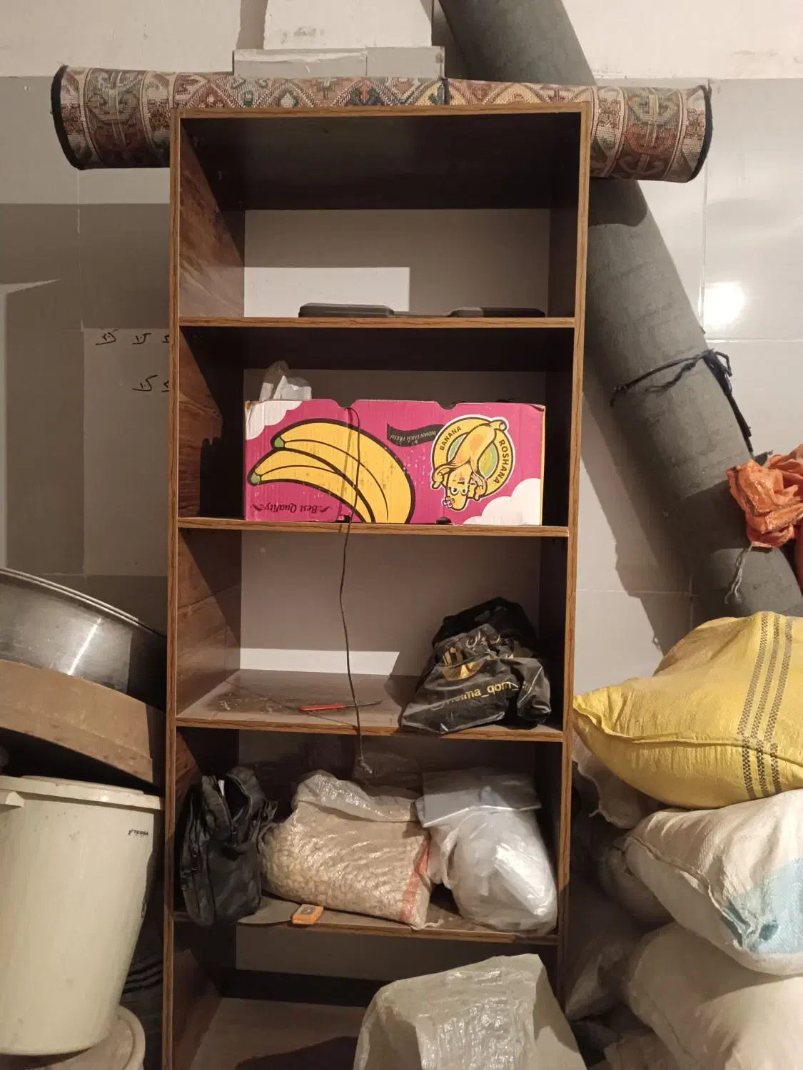 کتابخانه|کتابخانه، شلف، قفسههای دیواری|قم, حاج زینل|دیوار