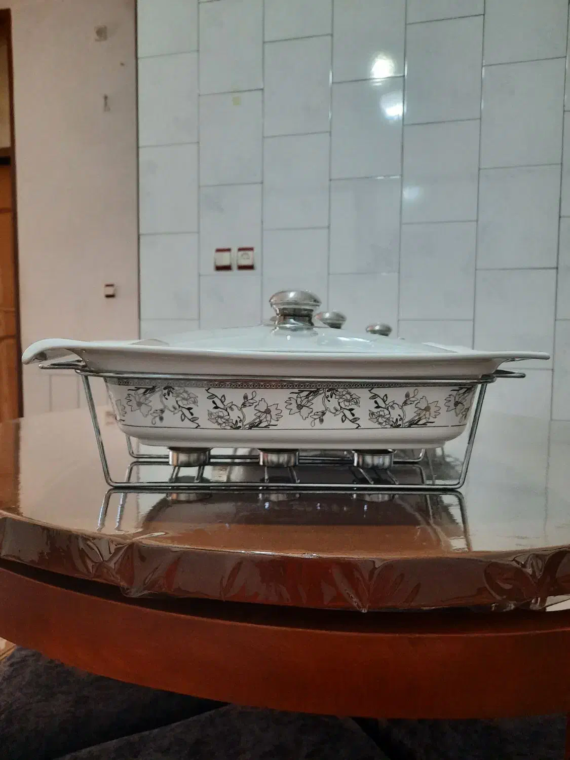 سوفله خوری چینی وارمر دار نو|ظروف سرو و پذیرایی|بروجن, |دیوار