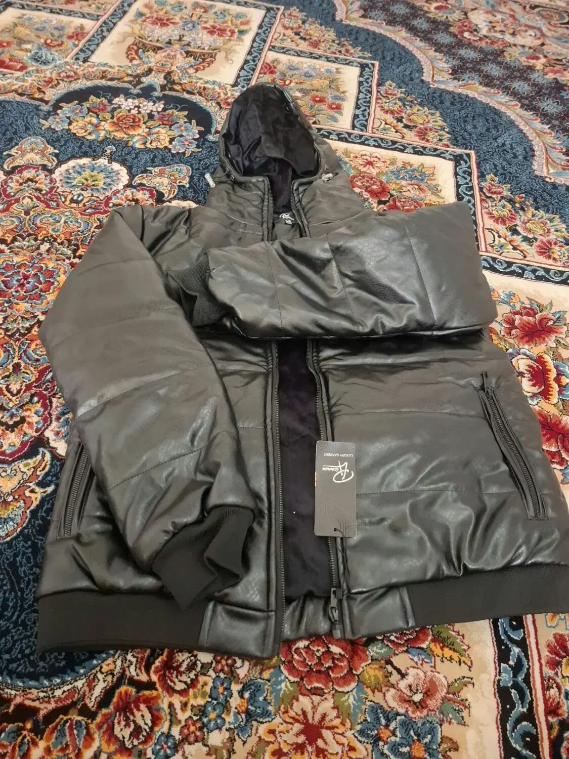 کاپشن|لباس|مشهد, پورسینا|دیوار