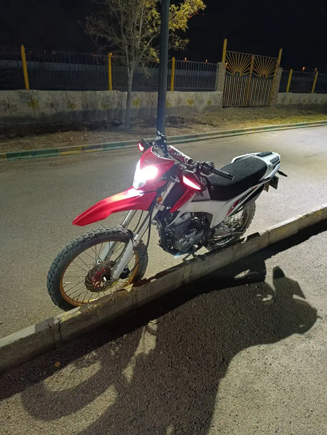 تریل ۲۰۰طرح crf|موتورسیکلت|قائن, |دیوار