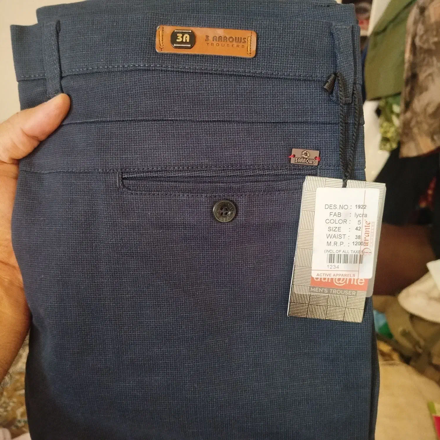 شلوار نو|لباس|قم, باغ شازده|دیوار