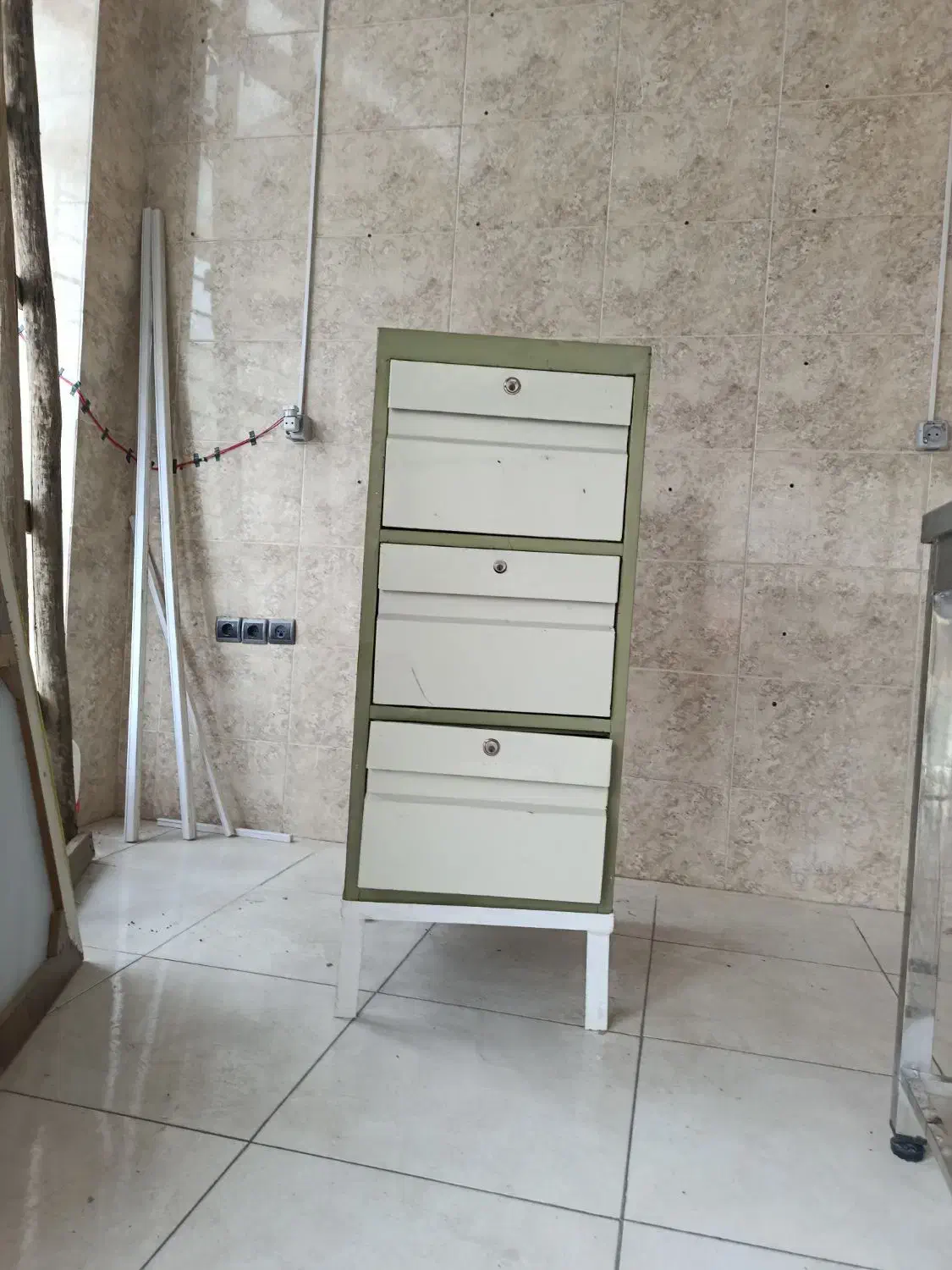 فایل|مبلمان اداری|ایلام, |دیوار