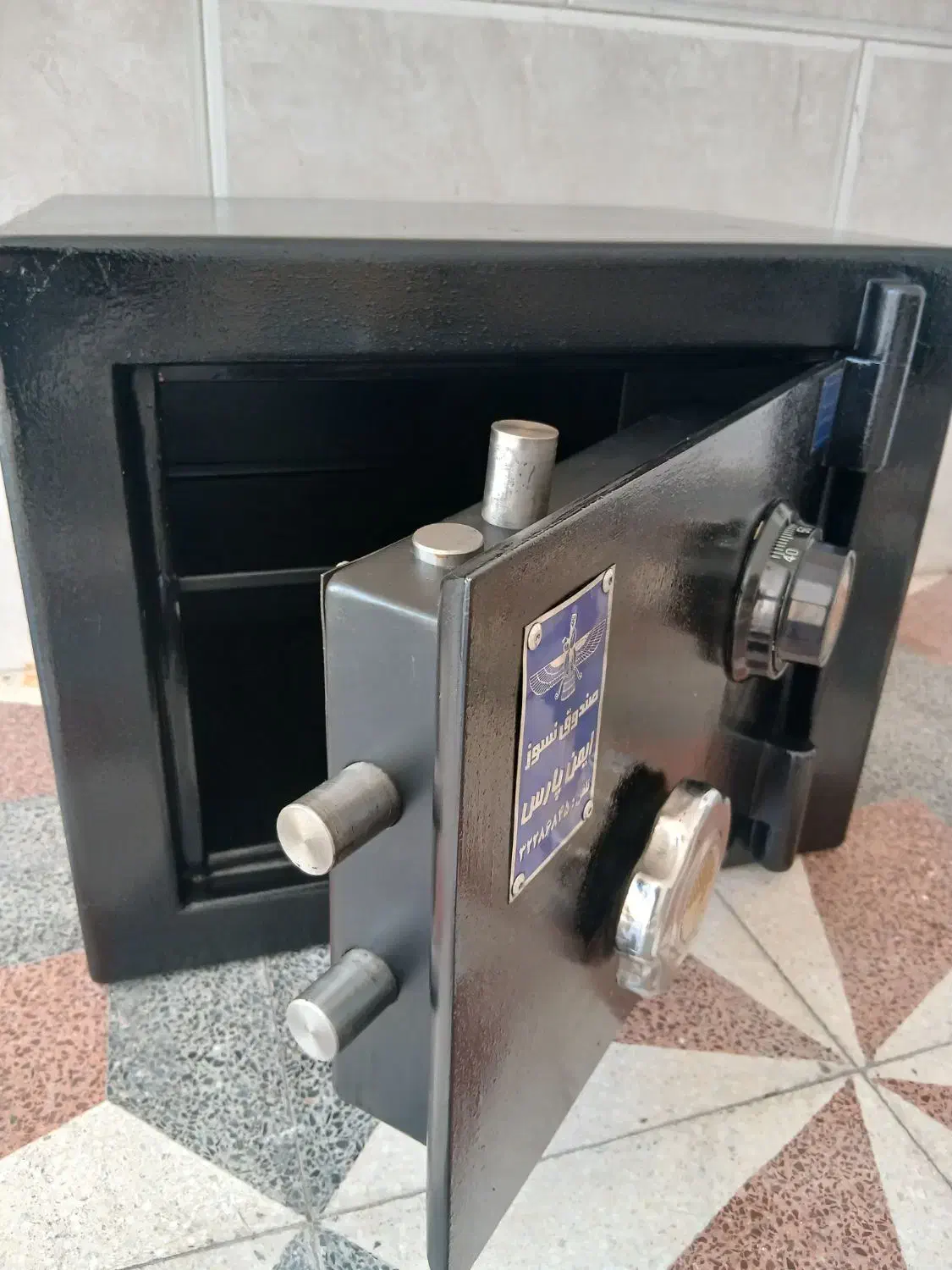 گاوصندوق|ابزارآلات|شیراز, دست خضر|دیوار