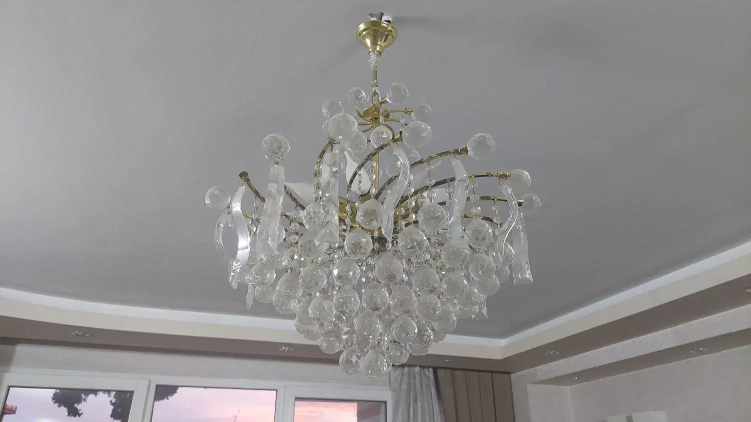 لوستر|لوستر و چراغ آویز|اصفهان, جنیران (لادان)|دیوار