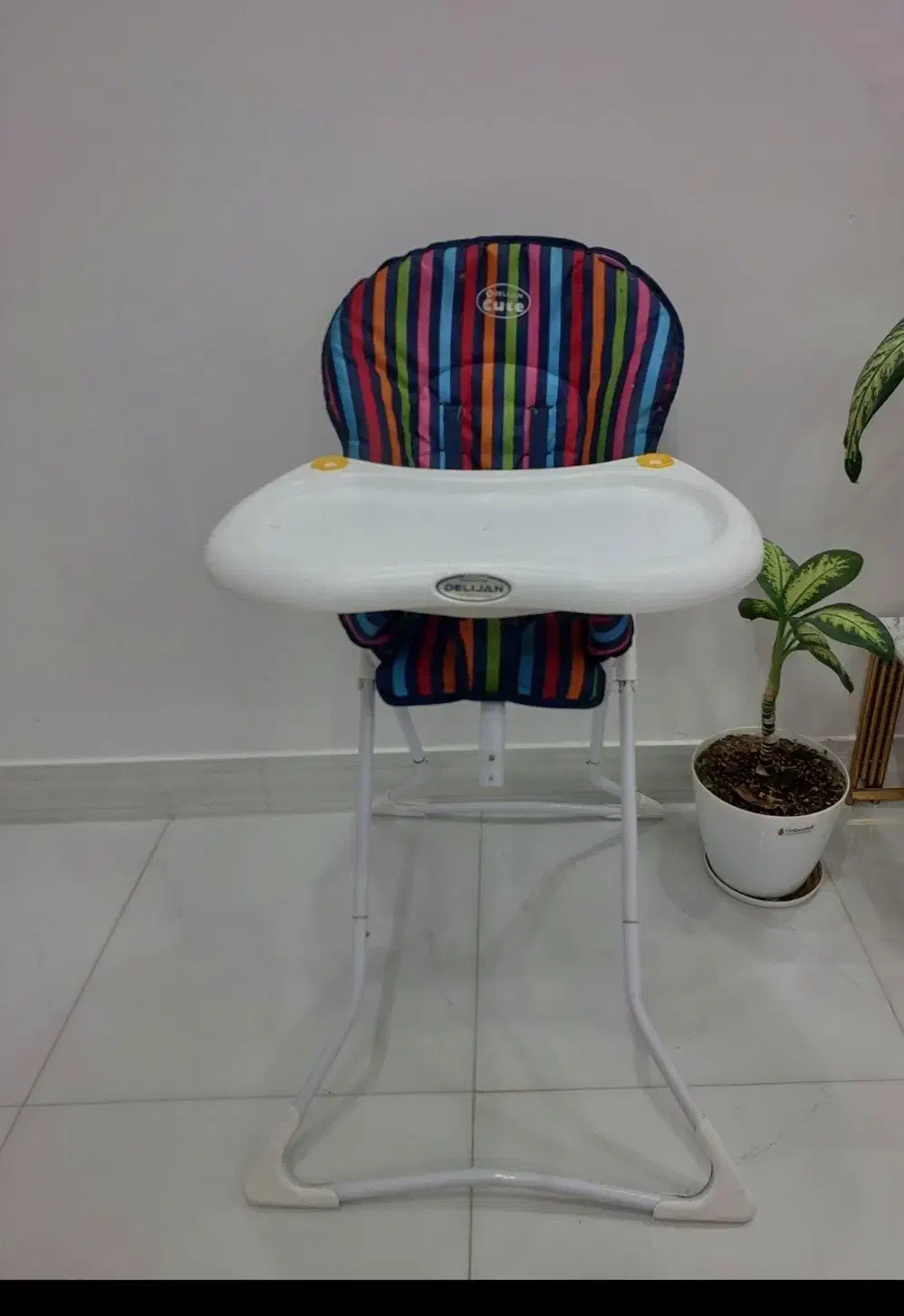 صندلی غذا|تخت و صندلی بچه|بیرجند, |دیوار