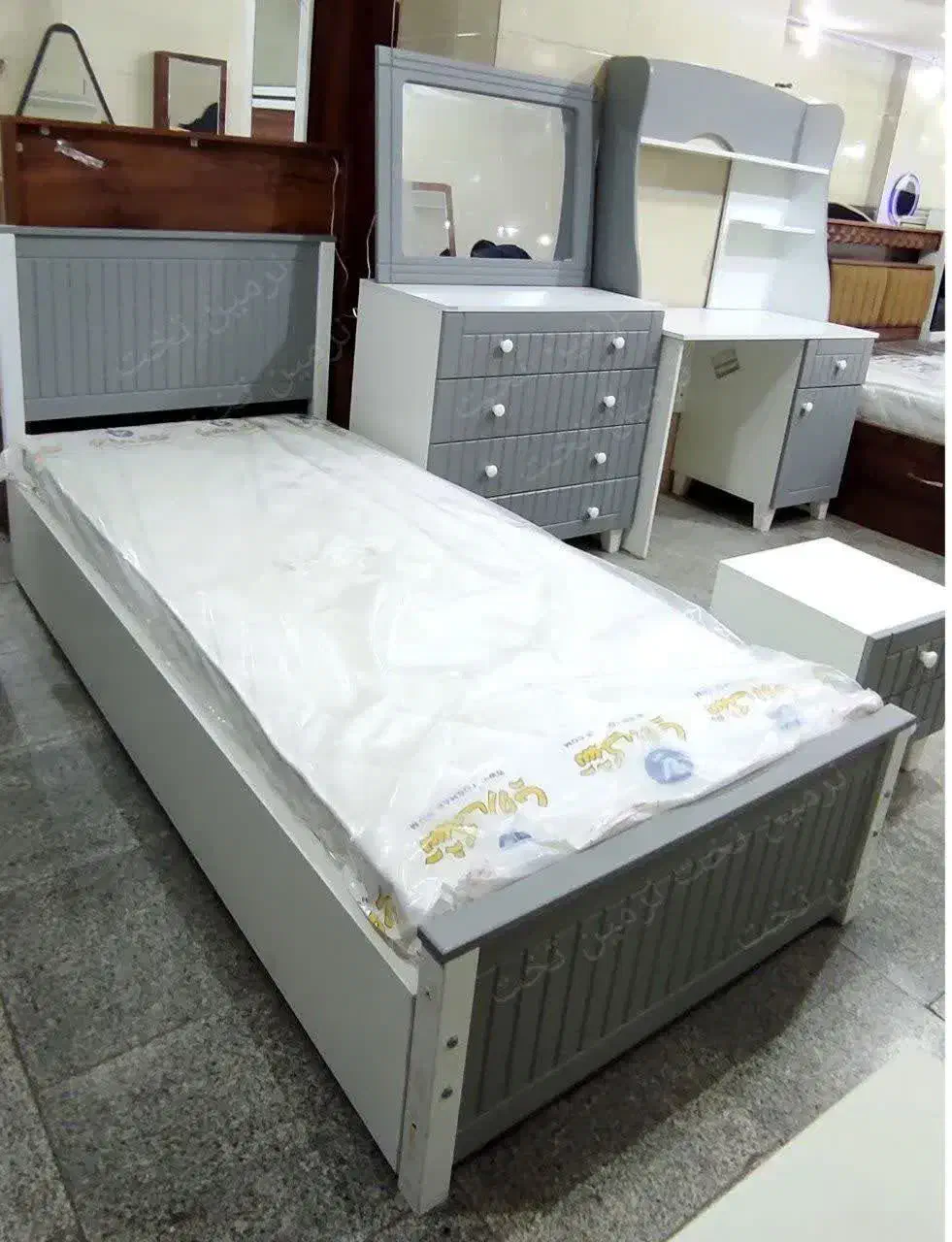 تخت خواب روژان|تخت و سرویس خواب|کرج, ساسانی (قلمستان)|دیوار