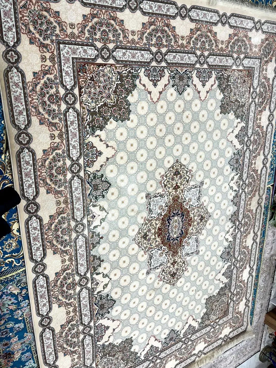 فرش ۹متر نو جدید برجسته۱۲۰۰شانه قیمت مفت|فرش|بیرجند, |دیوار