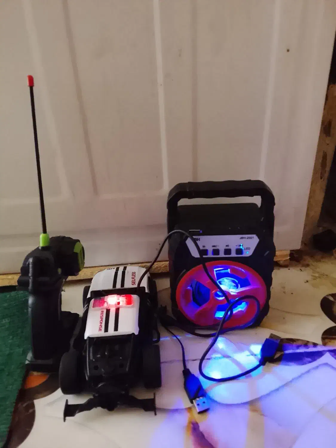 این ماشین پاک و تمیز جفت یک باند سالم|اسباببازی|باغ ملک, |دیوار